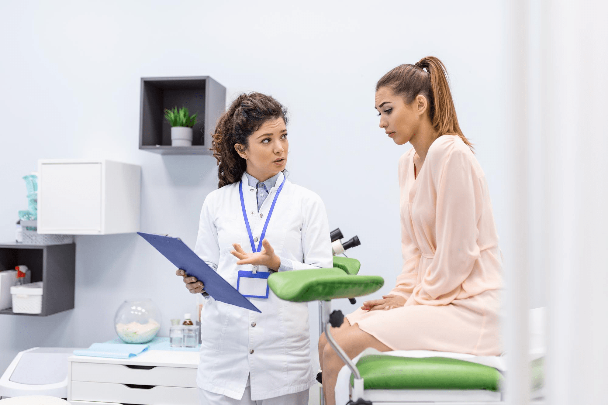 The doctor explains the procedure and treatment option of a laparoscopic surgery to a female patient.