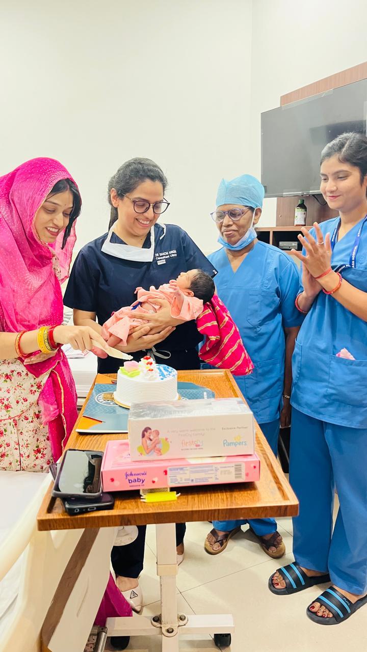 Dr. Shachi Singh celebrating a successful delivery with the mother and newborn at Prakash Hospital Noida